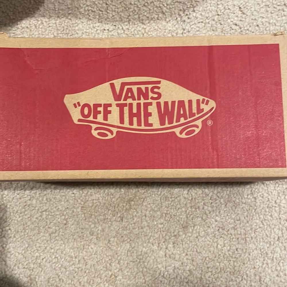 vans black and white (comes with box)